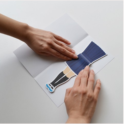 スカートを思いっきりめくっちゃえ！ 思わずドキッな「スカートめくり」ふせん