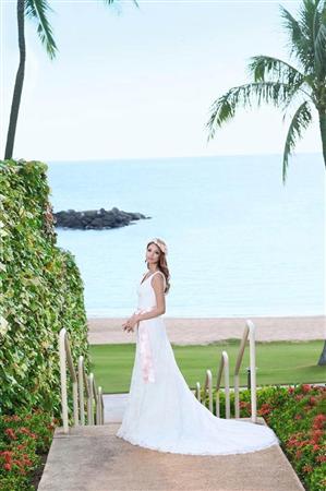 吉川ひなのがハワイのチャペルで憧れのバウ・リニューアル婚 ...