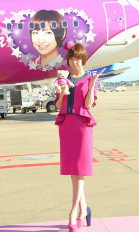「空からCAマリコ！」篠田麻里子、MARIKO JETで「お・も・て・な・し！」