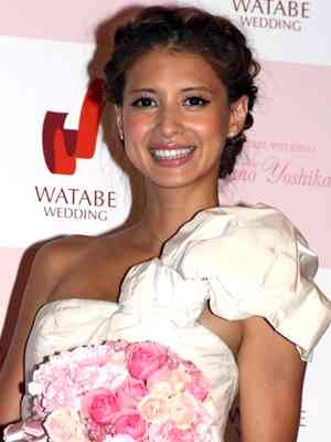 吉川ひなの、招待されていない結婚式に押し掛けるww