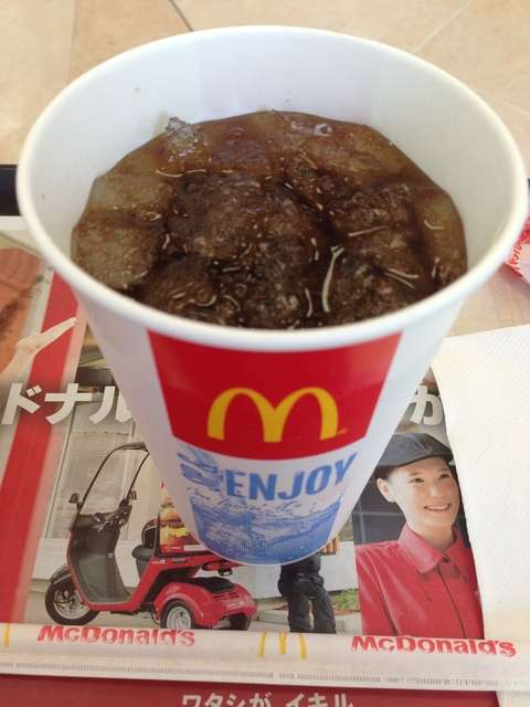 マクドナルドでコーラ提供に3分も掛かったと激怒→店長の名刺をツイッターに掲載→炎上