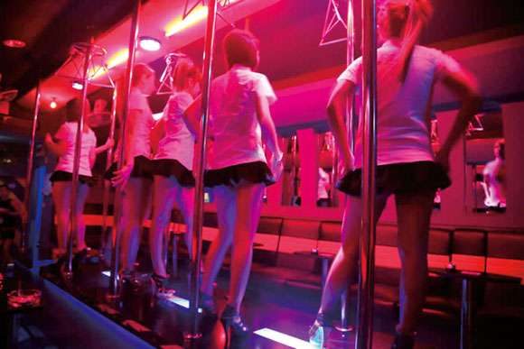 エコノミストが試算→大人女性20人に1人が風俗経験アリ!?