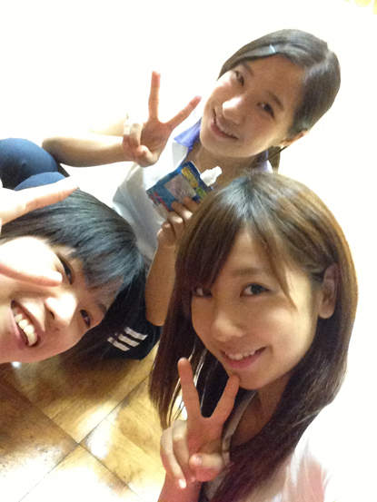 板野友美の妹とハーフのはとこ姉妹がカワイイ