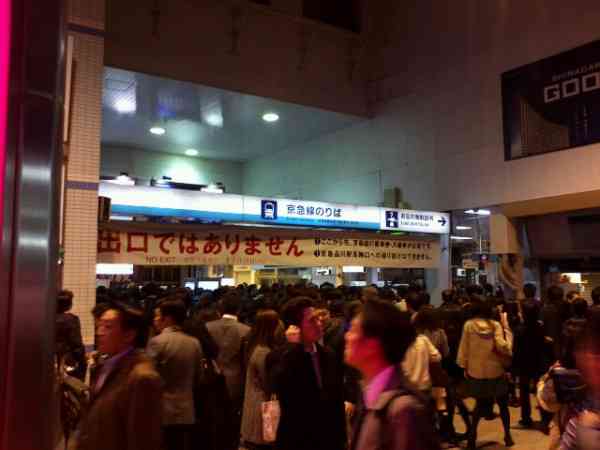 品川駅が終電間近の人身事故でスゴイ事になっていた件