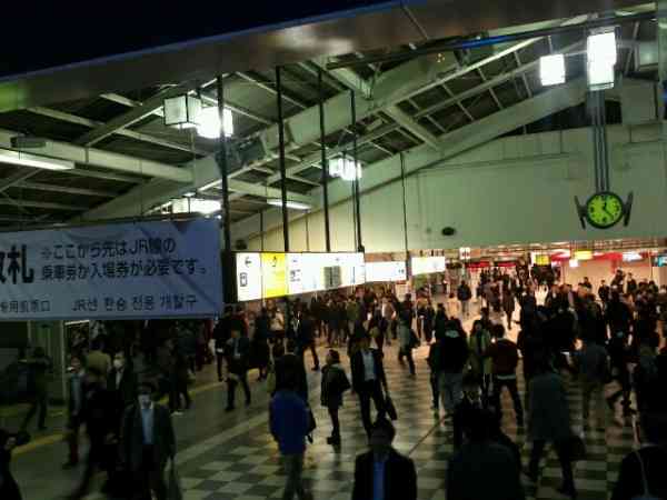 品川駅が終電間近の人身事故でスゴイ事になっていた件