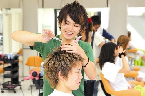 男性の美容師、女性の美容師どっちの担当がいい？