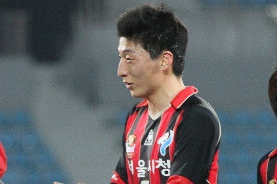 「どう見ても男だ」 性別疑惑で、女子サッカー選手が出場禁止