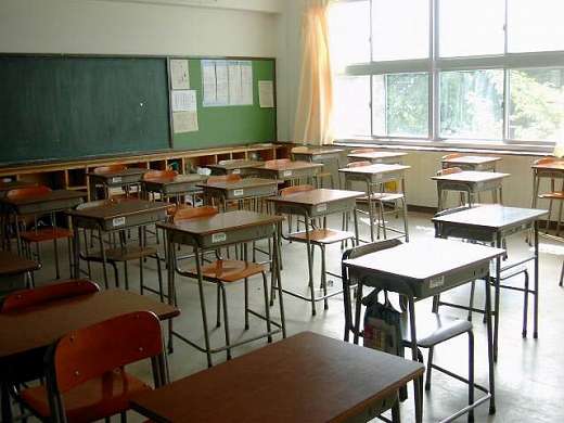 学校の教室冷暖房完備でしたか？