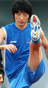 「どう見ても男だ」 性別疑惑で、女子サッカー選手が出場禁止