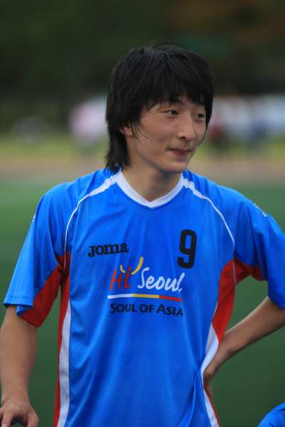 「どう見ても男だ」 性別疑惑で、女子サッカー選手が出場禁止