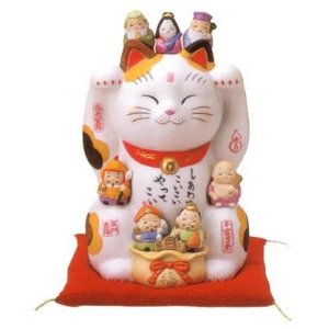 【ツイッター】そば屋の外にある展示商品の所で寝る不届きモノが現る　ネットの声「これは許した」