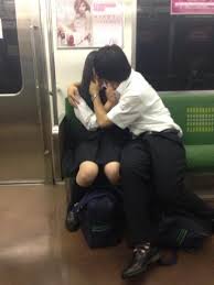外でイチャイチャしますか？