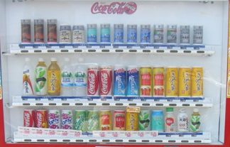 自動販売機のジュース、増税で130円に　ペットボトルは160円