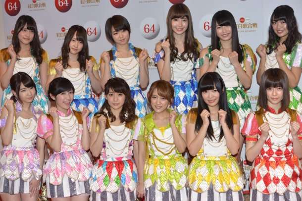 AKB48、『紅白歌合戦』の本番で110人全員が「国と地域」を表した異なる衣装で登場