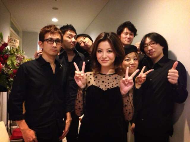 昨日今日と二日間松浦亜弥ちゃんのコットンクラブでのライブでした。亜弥ちゃんの歌も本当に素晴らしくバンドも楽しくやらせていただきました！！楽屋ではお腹が痛くなるほど笑いステージでは魅せてくれる素晴らしい仲間達です！またやろうねー。|kikuchicchiの投稿画像