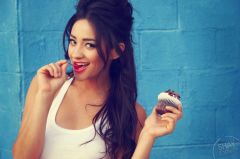 Shay Mitchell [28893621] | 完全無料画像検索のプリ画像!