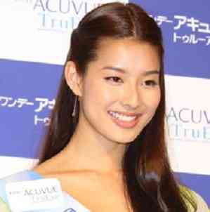 石田純一の長女、すみれが彼氏と大胆キス、フライデーされる