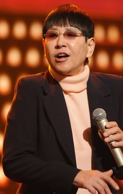 和田アキ子、電撃婚約の浜崎あゆみをチクリ「いつも年の瀬にいい話がありますねぇ?しかも空港で」