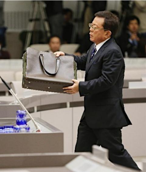 ダウンタウン松本人志「猪瀬都知事のカバンの件は2013年面白いランキングに入るかも」