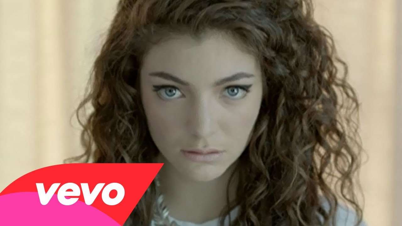 Lorde - Royals (US Version) - YouTube