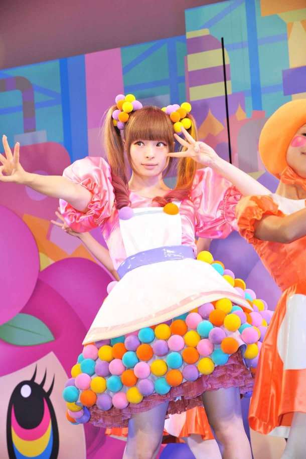 きゃりーぱみゅぱみゅ「もったいないとらんど」に1万人熱狂