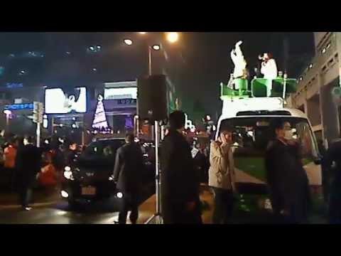 12月15日 秋葉原街頭演説後の「麻生＆安倍コール」 - YouTube