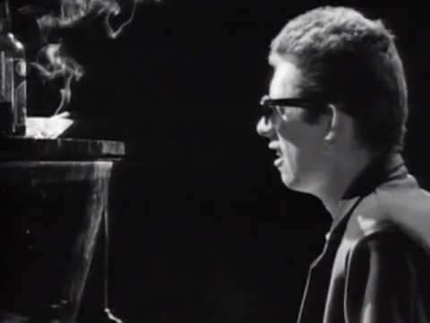 The Pogues Featuring Kirsty MacColl -  Fairytale Of New York (Official Video) - YouTube