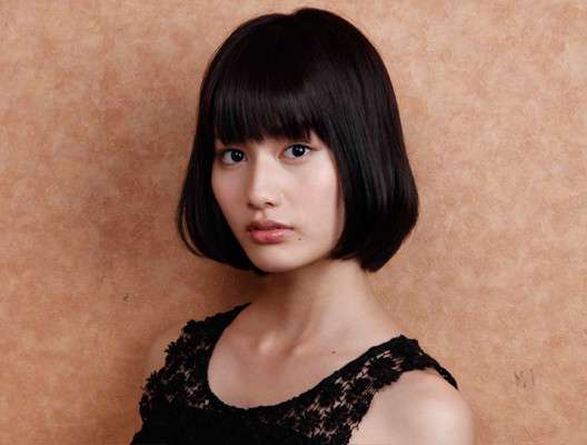 橋本愛 奇行スレスレの新宿徘徊 道端の看板を叩き 追いかけられ 最後はあの人のマンションへ ガールズちゃんねる Girls Channel