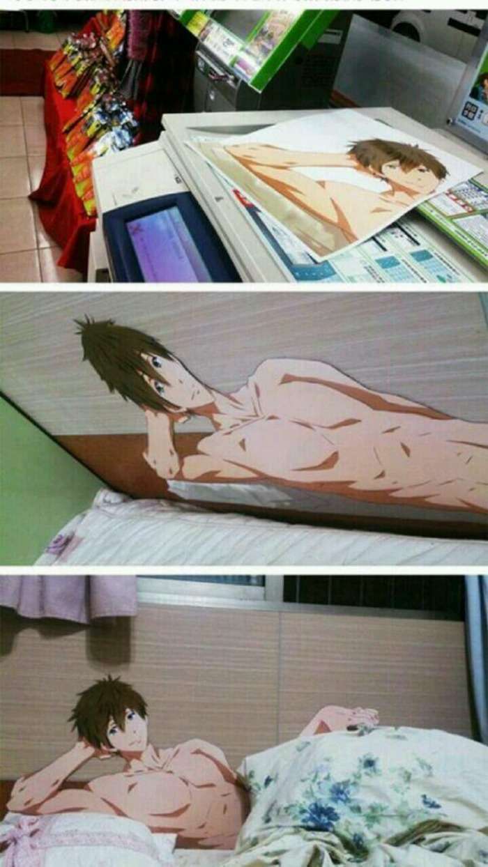 アニメキャラをカラーコピーしてベッドに貼り付け添い寝を体感する猛者が出現ｗｗｗ