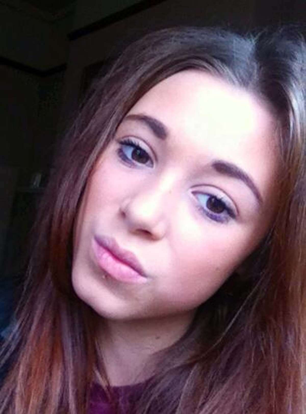 可愛い外見を嫉妬された14歳少女、学校とFacebookでイジメにあい首吊り自殺