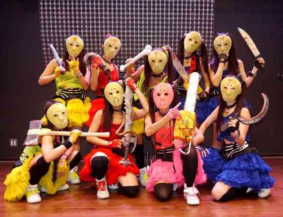前代未聞！アイドルカレンダーなのに顔が写っていない！アリス十番