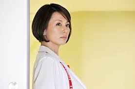 噂の彼との一夜を撮られた米倉涼子、結婚の“現実味”と母親の存在