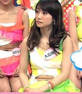 AKB48が波平声優訃報の前でピース写真