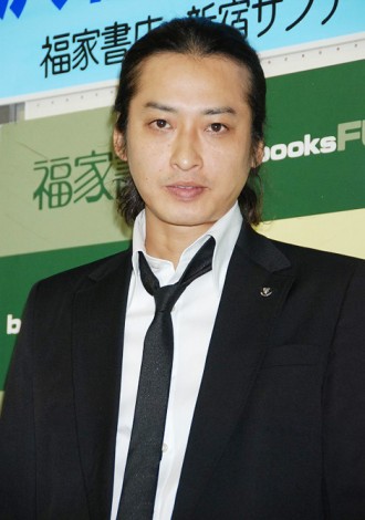 元・光GENJI大沢樹生、“DV告発長男”と再同居していた
