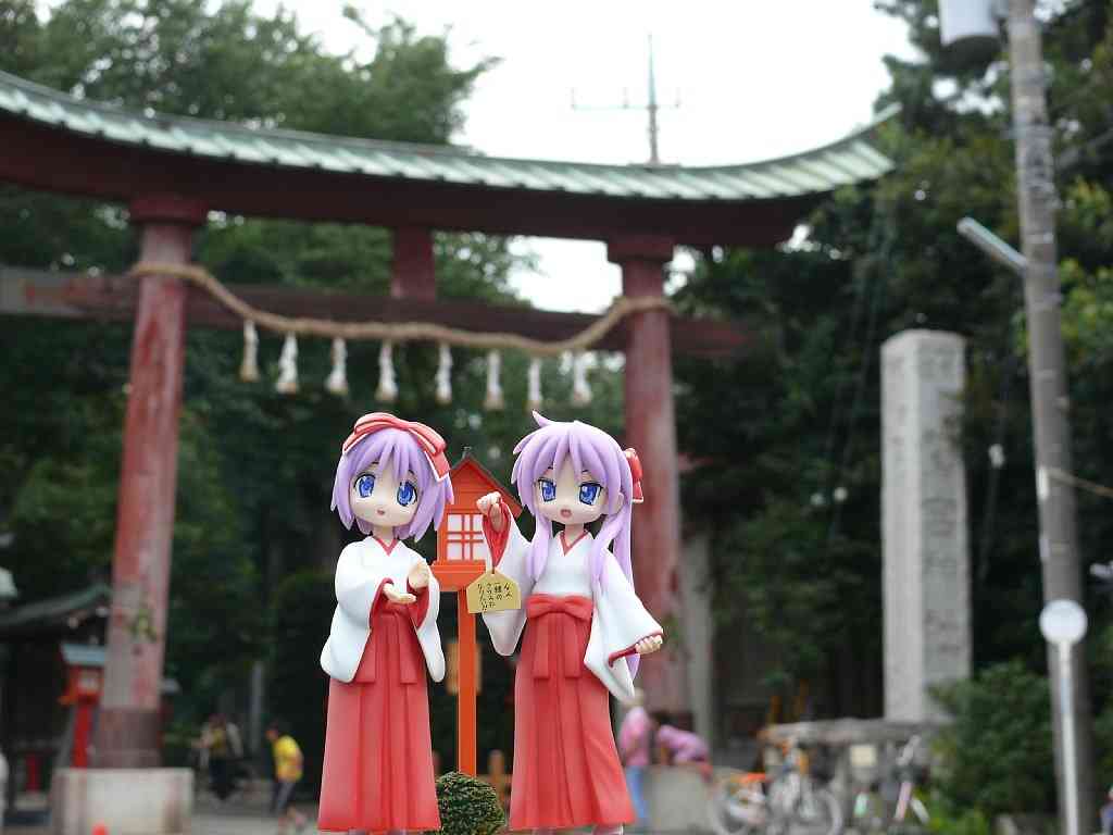 鷲宮神社にコスプレで初詣に来たコスプレイヤーが武器類を持ち込み問題に