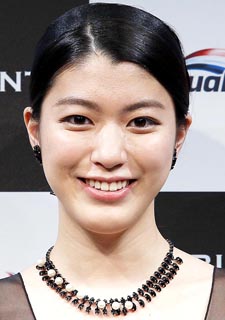 日刊ゲンダイ|清純派イメージをズタズタにした 成海璃子の「オフ写真」