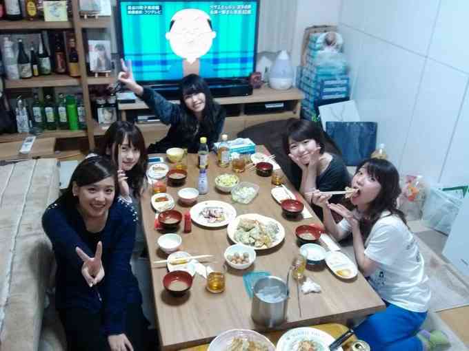 AKB48が波平声優訃報の前でピース写真