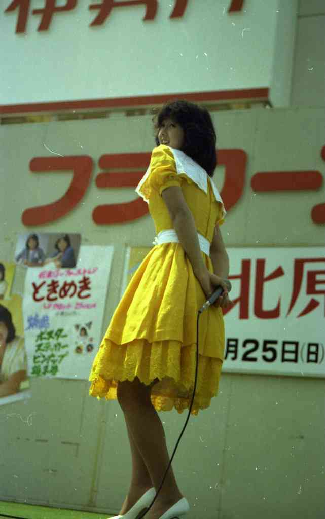 【女性限定】若かりし頃の歌手や女優さん画像