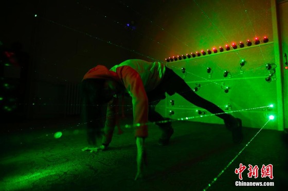 【画像】中国で流行っているリアル脱出ゲームが、色々と本格的すぎるwww