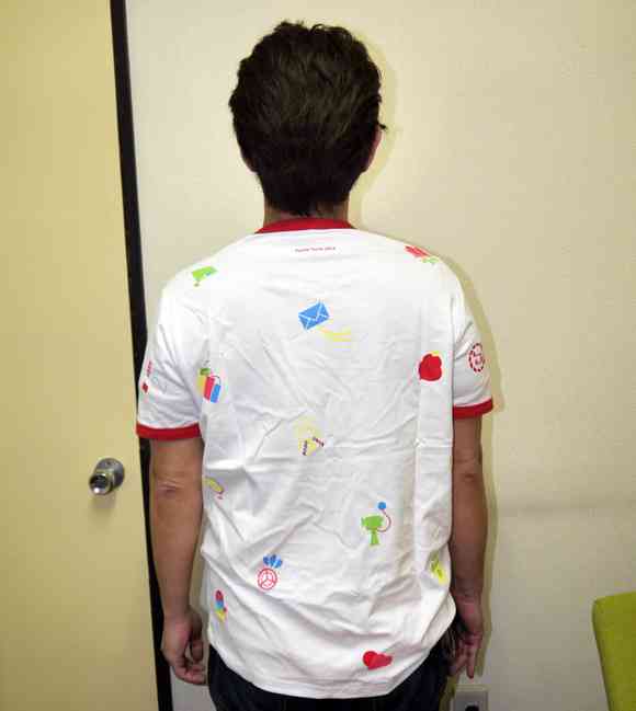 Appleラッキーバッグに入っていたTシャツが絶望的にダサい