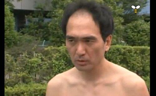 全裸男が女子更衣室に侵入。裸見せつけアイコンタクトをして去る←犯人の似顔絵公開！