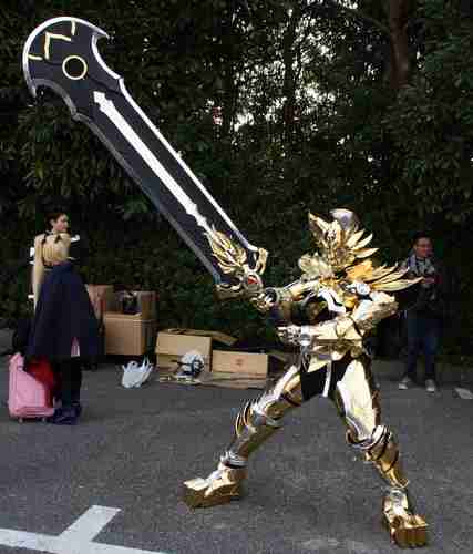 鷲宮神社にコスプレで初詣に来たコスプレイヤーが武器類を持ち込み問題に