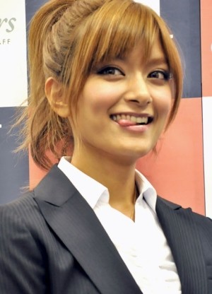 男性が「わざとでもカワイイ！」と思う女性の仕草ランキングwww