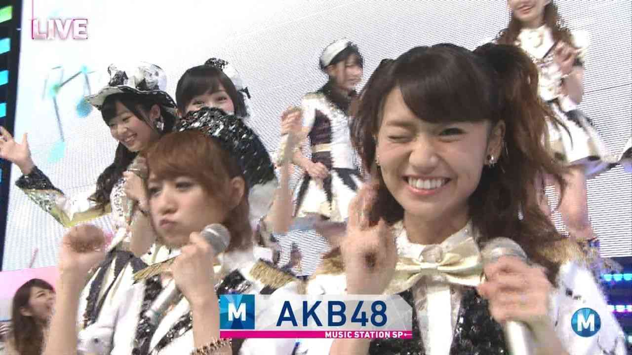 また渡辺麻友と指原莉乃がこっち見てる