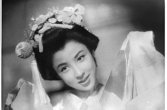 【女性限定】若かりし頃の歌手や女優さん画像