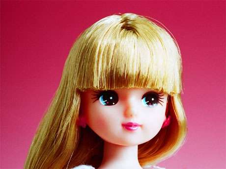 【閲覧注意】まるでお人形のよう…人形に扮する「マスキング」が話題に