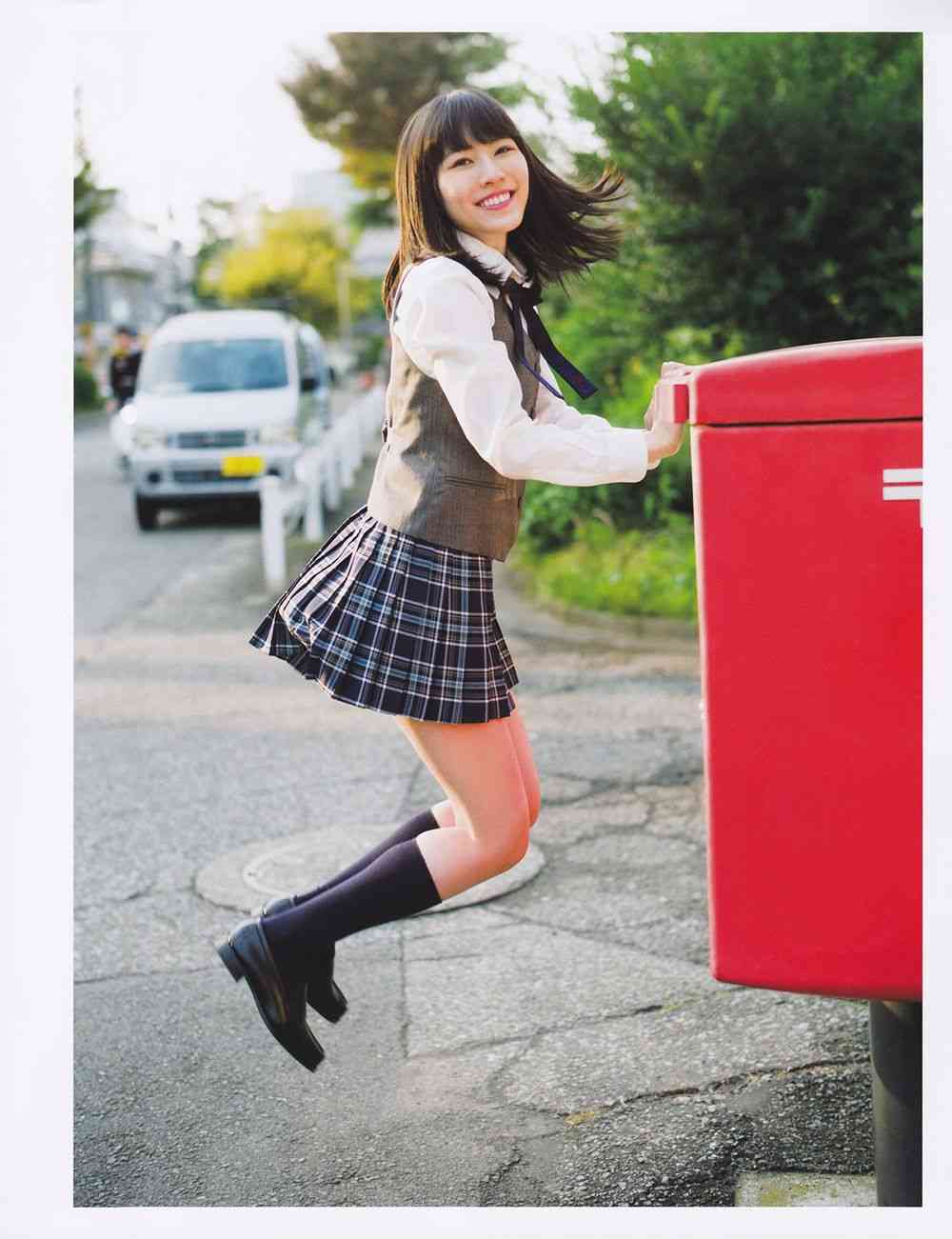 SKE48松井珠理奈(16歳)の制服姿がコスプレみたいだと話題にw
