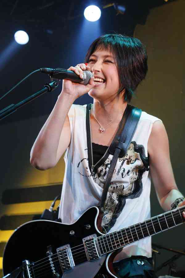 岸谷香、息子が中学合格「母の役目の7割くらい終わった気分！さぁ、音楽に帰りますよ」
