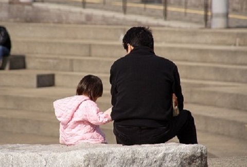 AV女優や男優の子供がいじめられる例多発