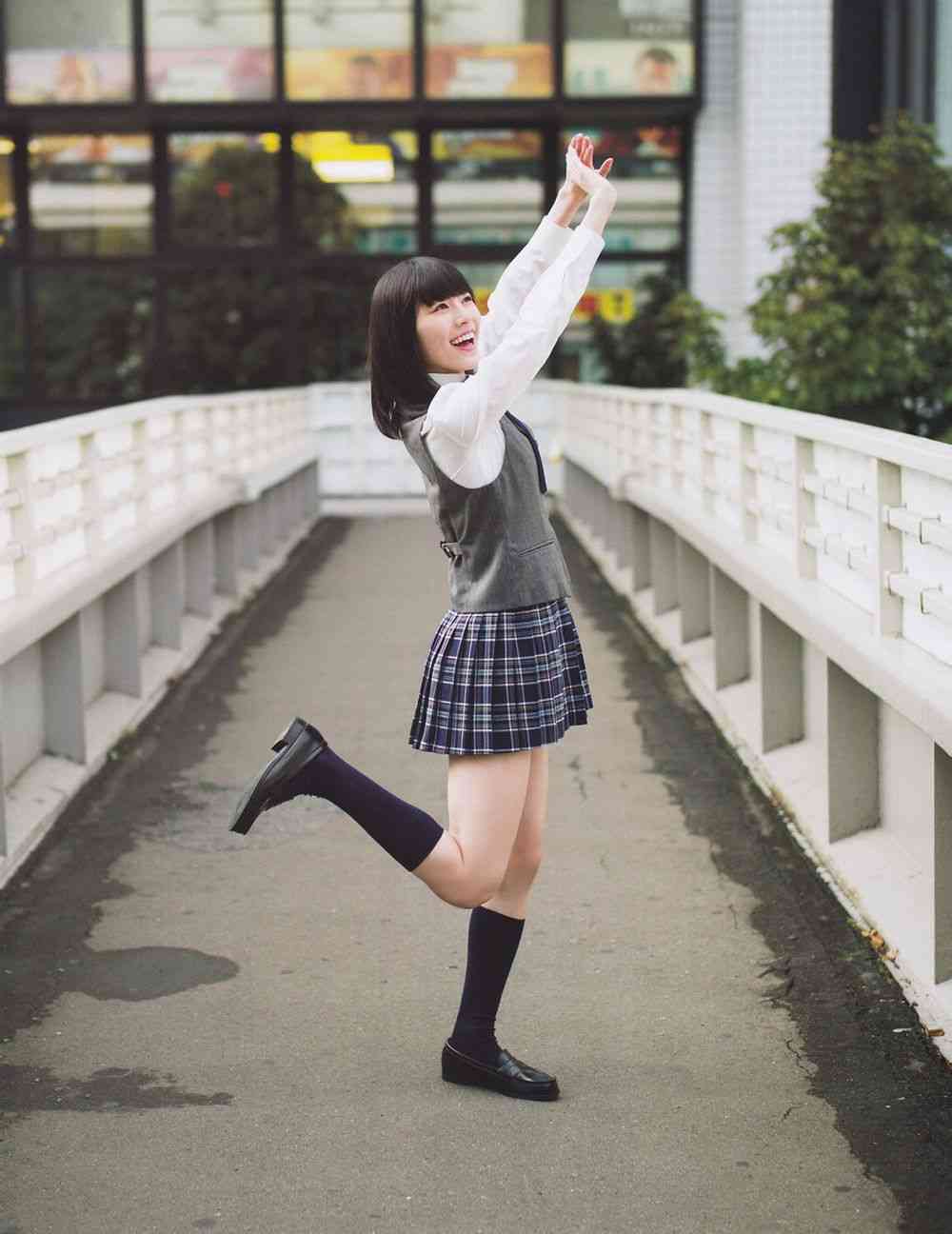 SKE48松井珠理奈(16歳)の制服姿がコスプレみたいだと話題にw